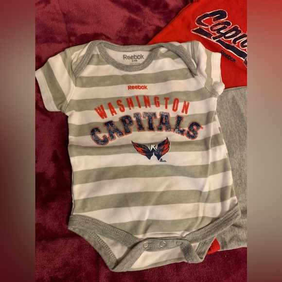 🍼🍼🍼Reebok Onsies Washington Cardinals No stains and great condition 3-6mths - Picture 2 of 6